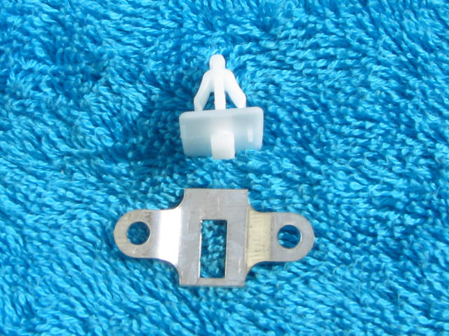 SMD033 Dryer Door Catch / Striker (Male) - Simpson, Westinghouse